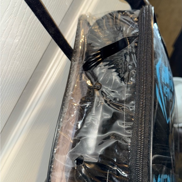 Venum Black and Blue Boxing Gloves - Picture 6 of 7